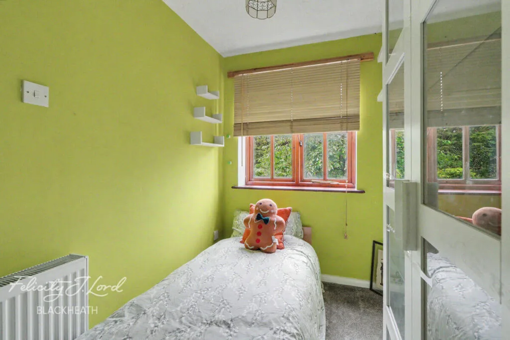 3 bedroom end of terrace house for rent