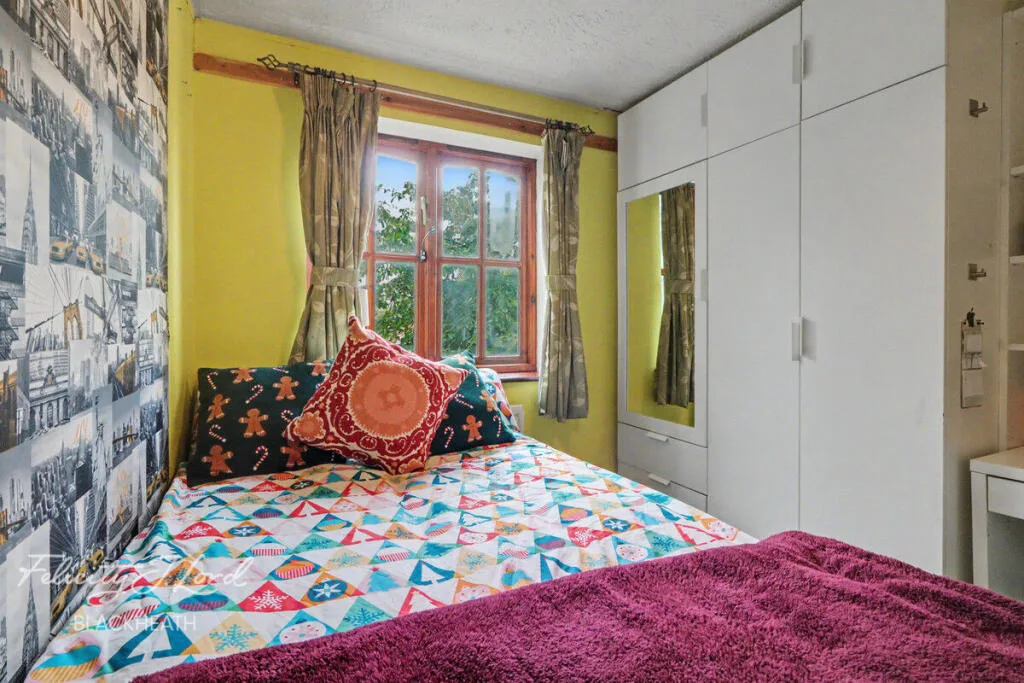 3 bedroom end of terrace house for rent