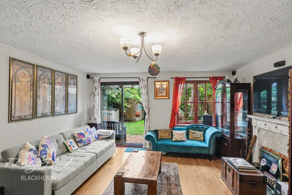 3 bedroom end of terrace house for rent