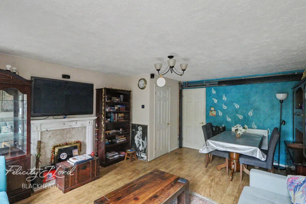 3 bedroom end of terrace house for rent