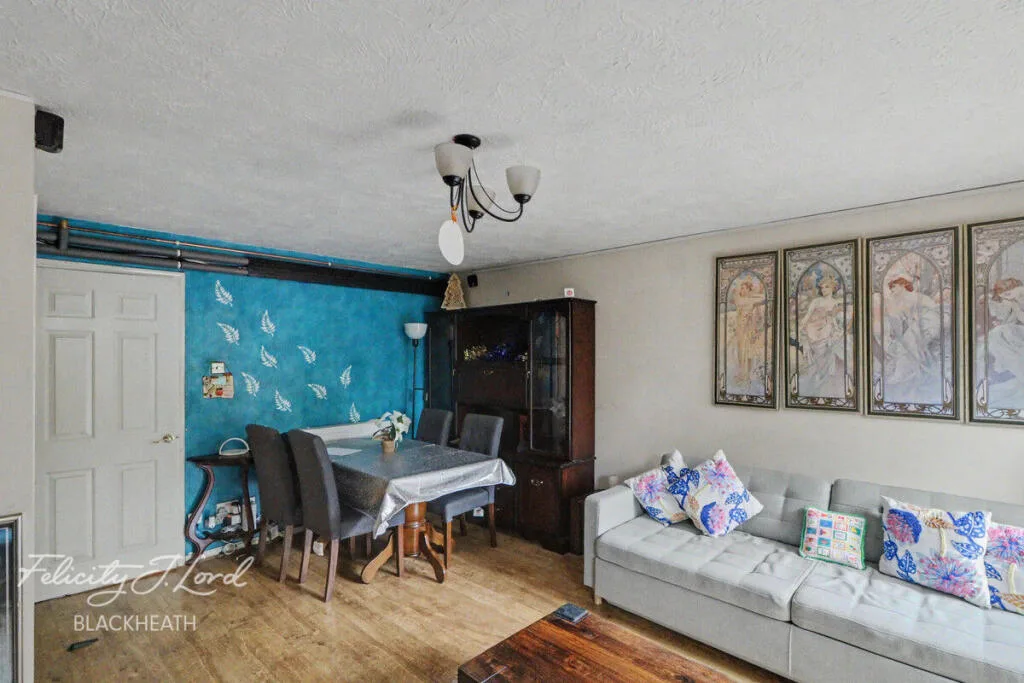 3 bedroom end of terrace house for rent