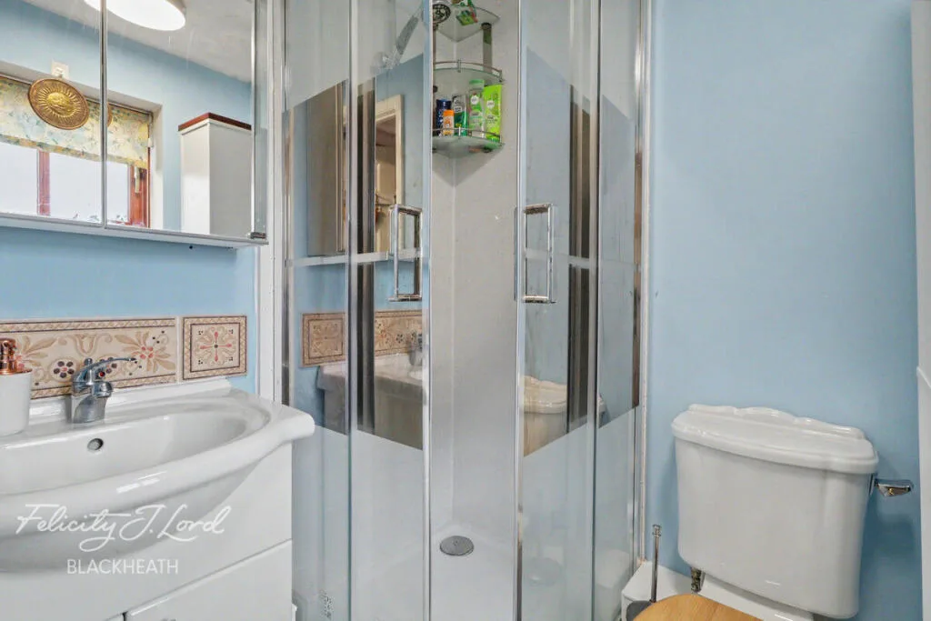 3 bedroom end of terrace house for rent