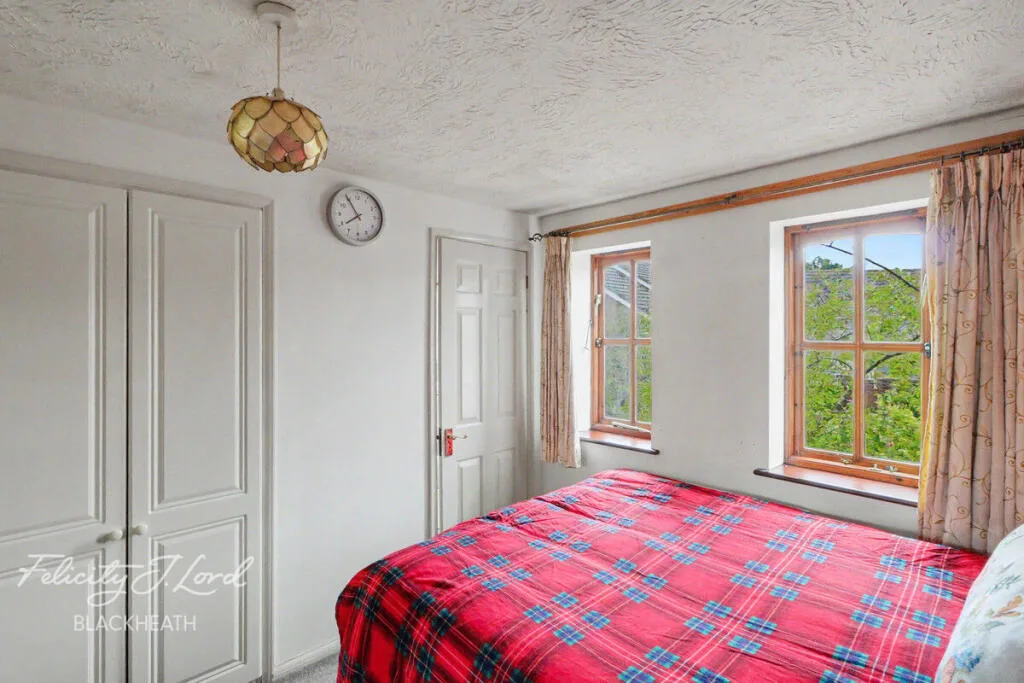 3 bedroom end of terrace house for rent