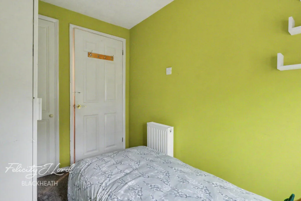 3 bedroom end of terrace house for rent