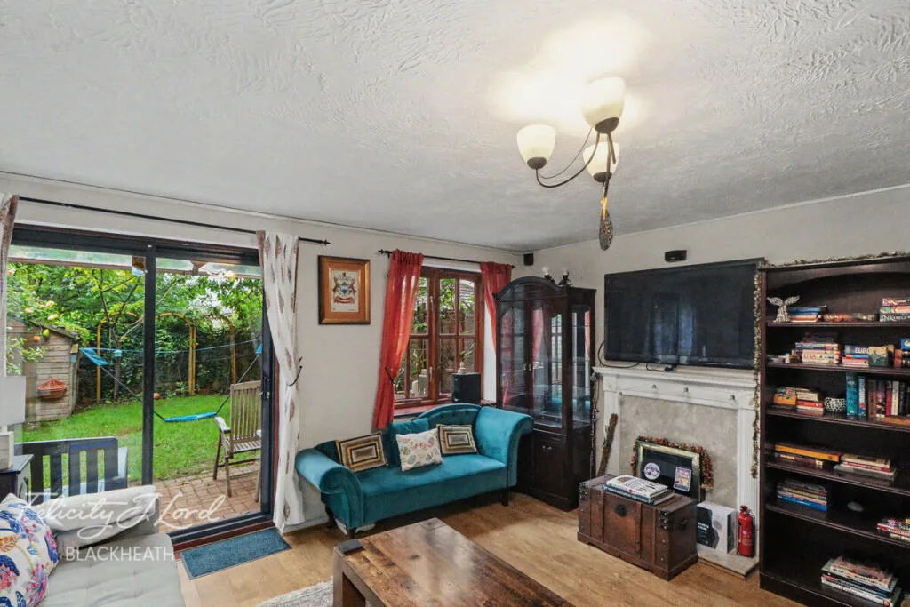 3 bedroom end of terrace house for rent