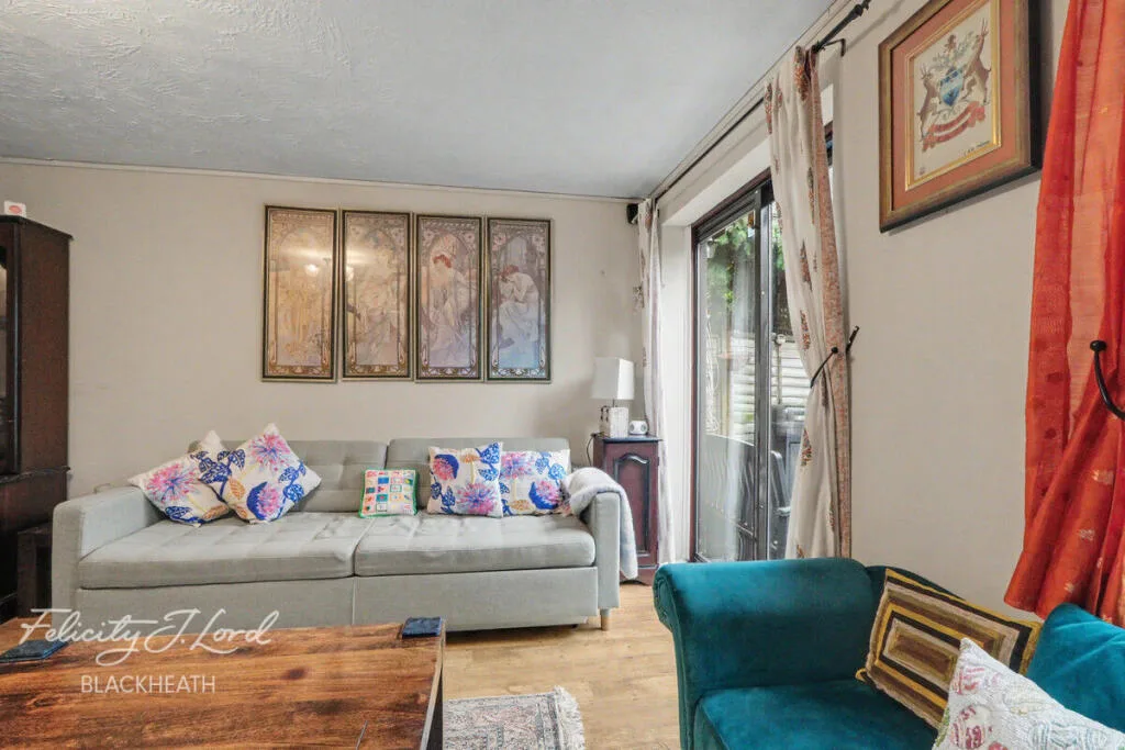 3 bedroom end of terrace house for rent