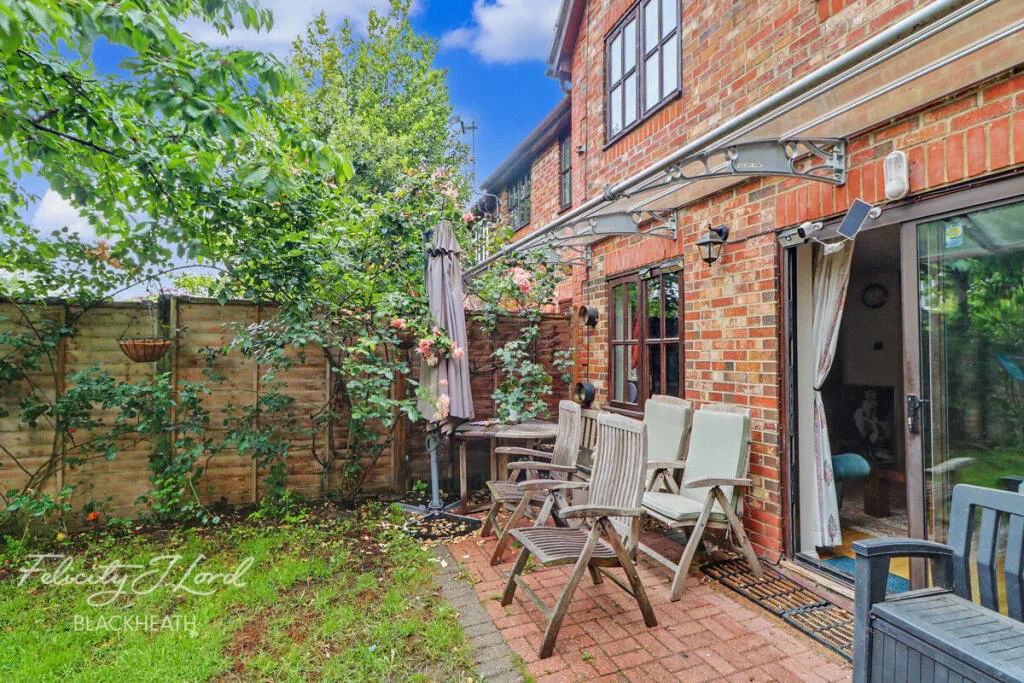 3 bedroom end of terrace house for rent
