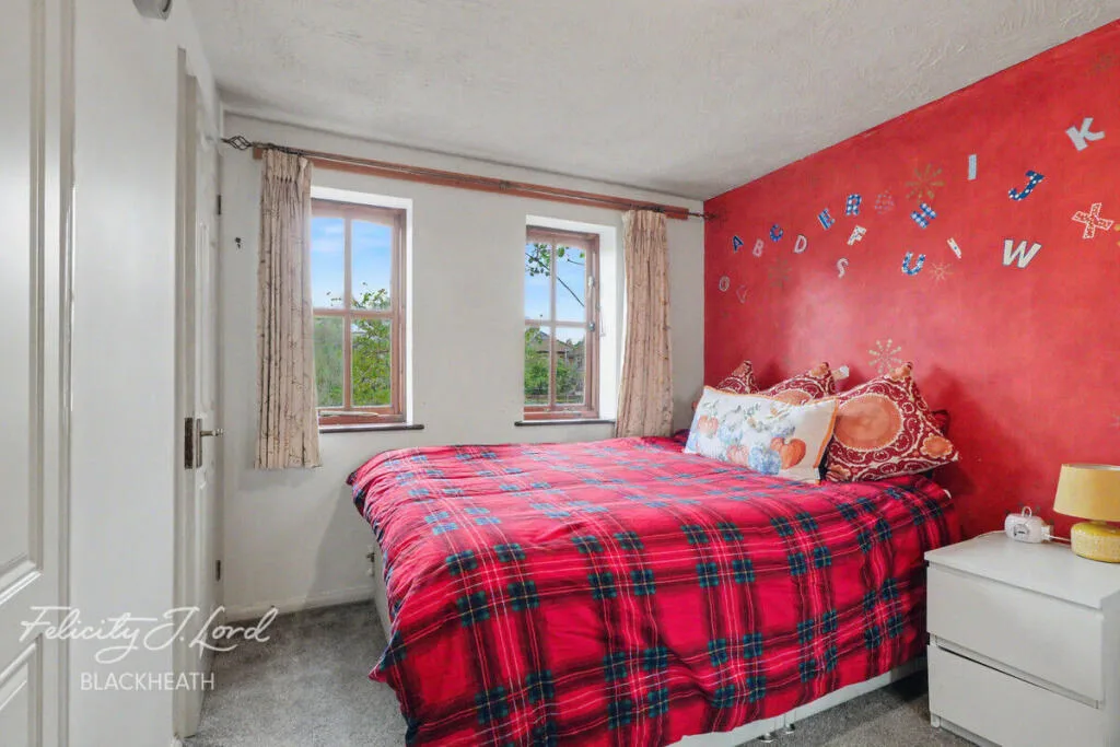 3 bedroom end of terrace house for rent