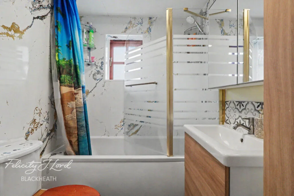 3 bedroom end of terrace house for rent