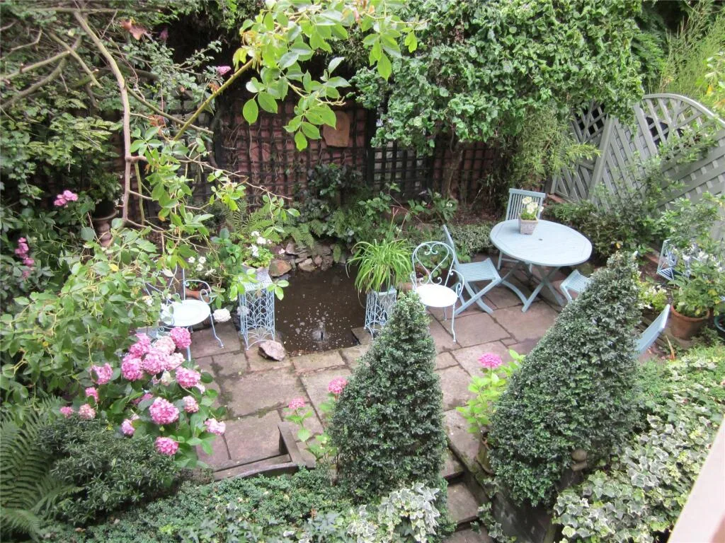 6 bedroom semi-detached house for rent
