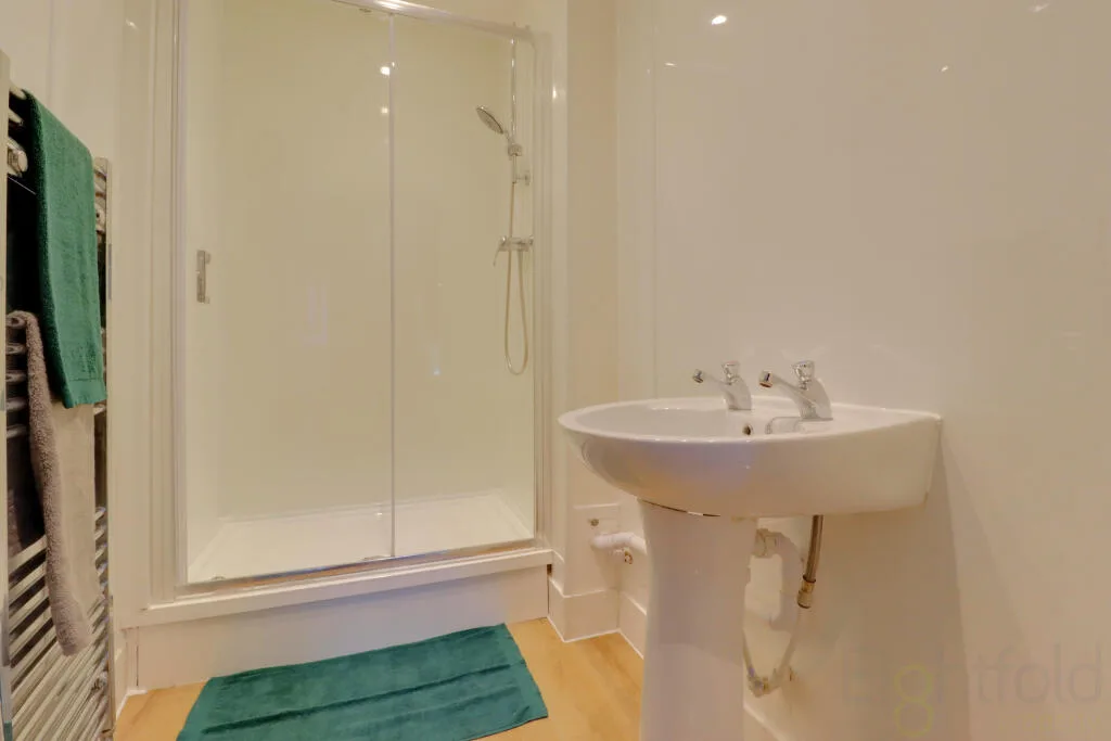 6 bedroom terraced house for rent