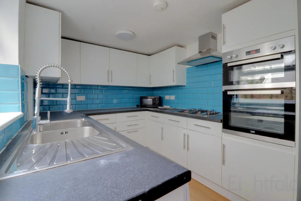 6 bedroom terraced house for rent