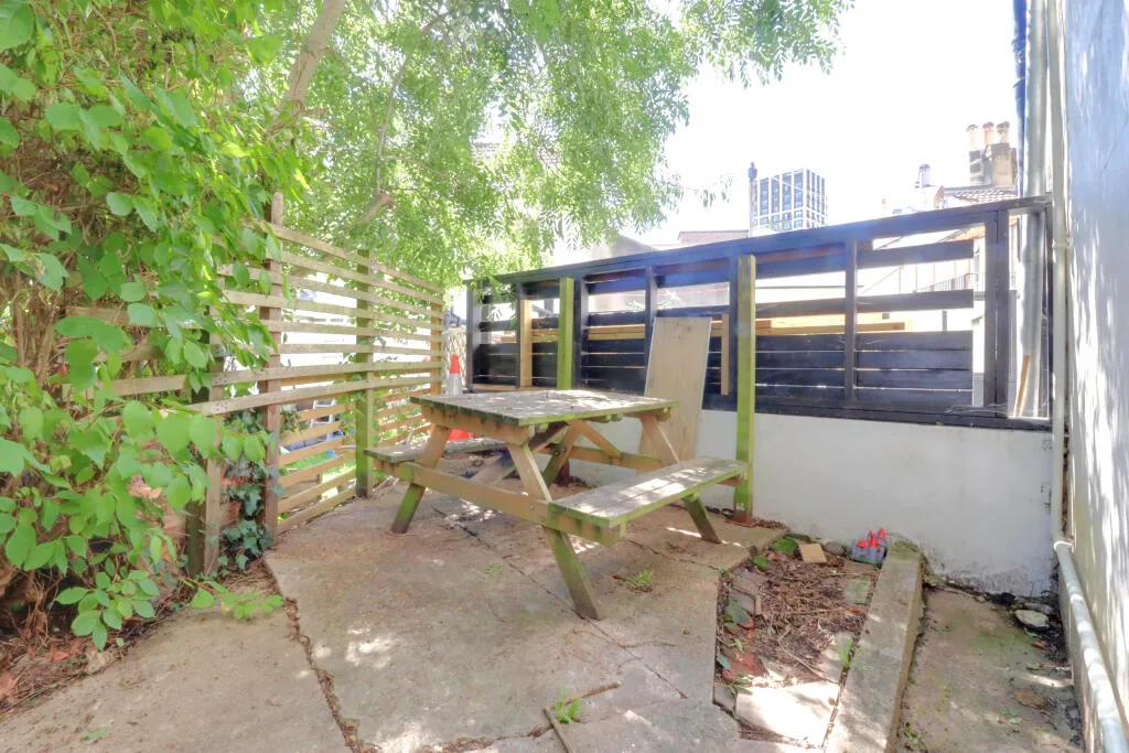 6 bedroom terraced house for rent
