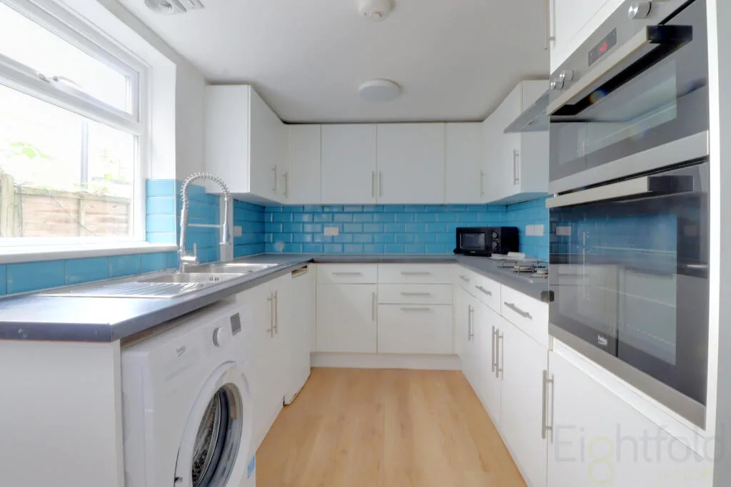 6 bedroom terraced house for rent