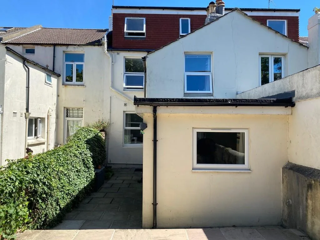 6 bedroom terraced house for rent