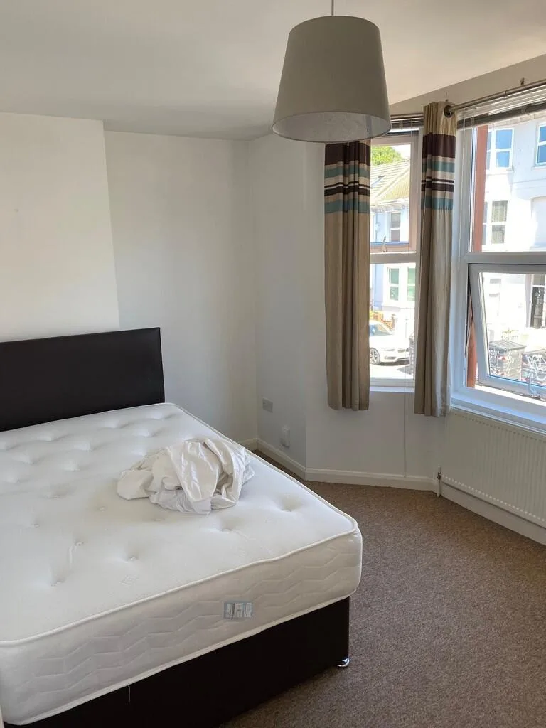 6 bedroom terraced house for rent