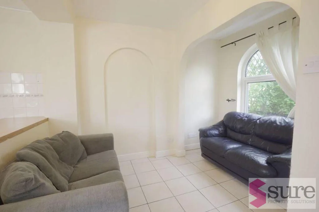 5 bedroom terraced house for rent