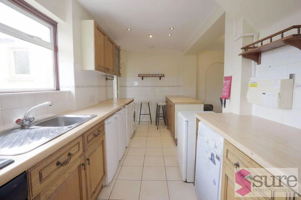 5 bedroom terraced house for rent
