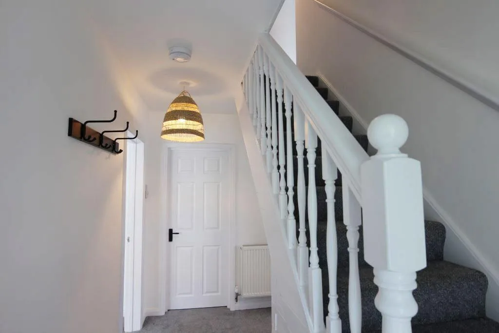 5 bedroom semi-detached house for rent
