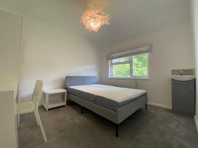 5 bedroom semi-detached house for rent