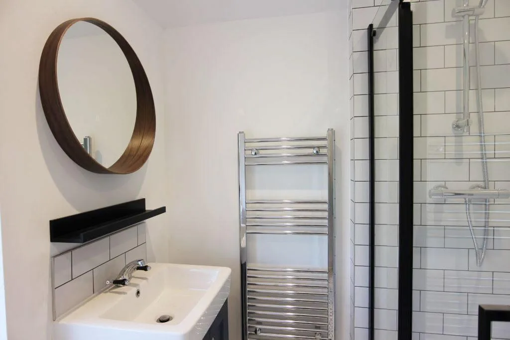 5 bedroom semi-detached house for rent