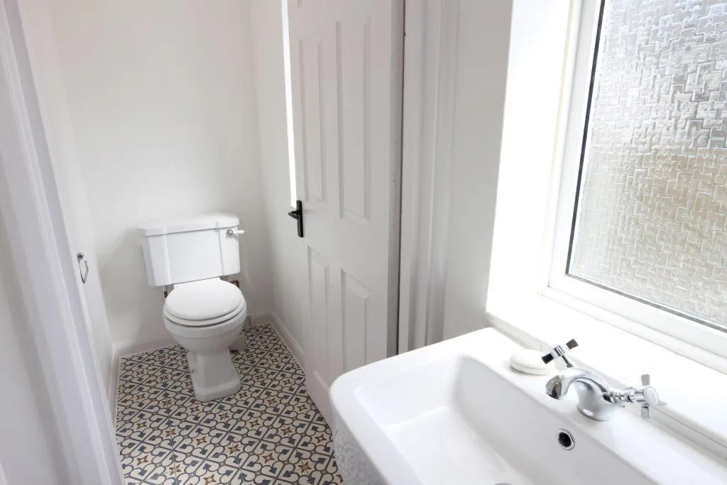 5 bedroom semi-detached house for rent
