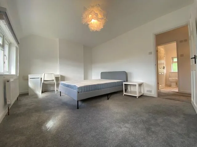 5 bedroom semi-detached house for rent