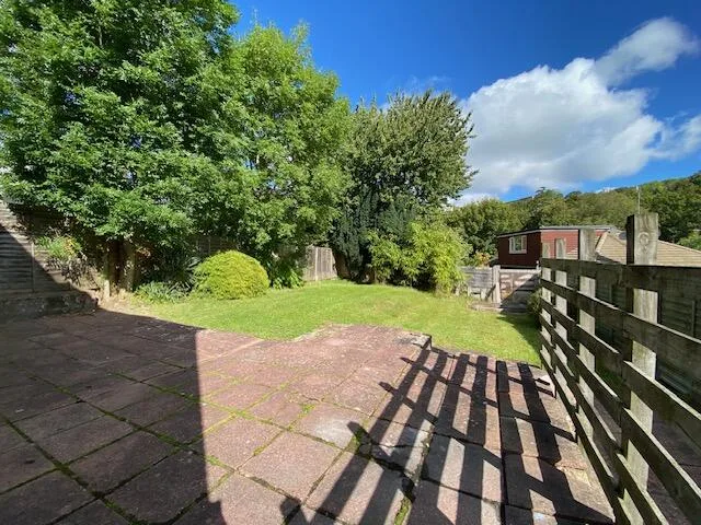 5 bedroom semi-detached house for rent