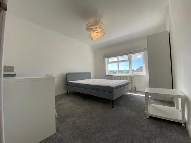 5 bedroom semi-detached house for rent