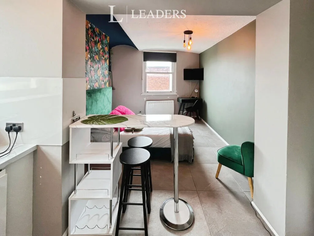 Studio flat for rent