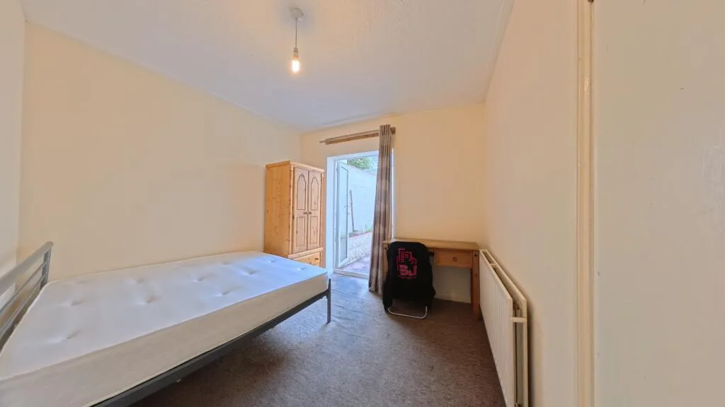 5 bedroom terraced house for rent