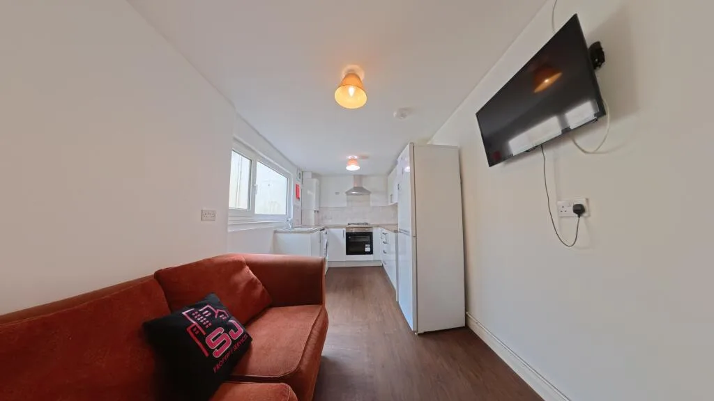 5 bedroom terraced house for rent