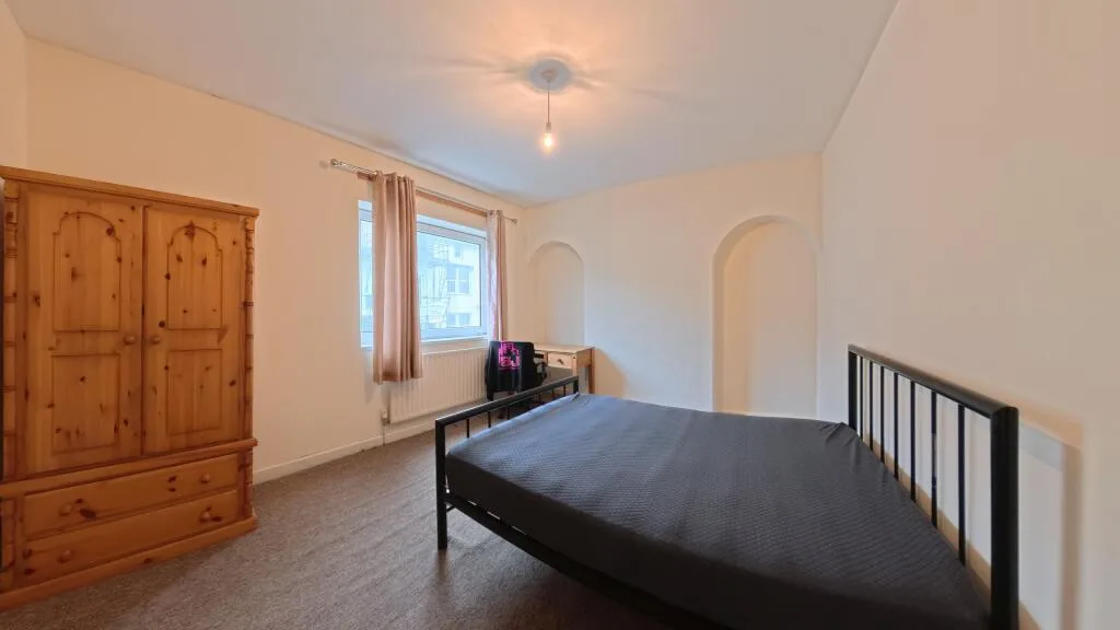 5 bedroom terraced house for rent