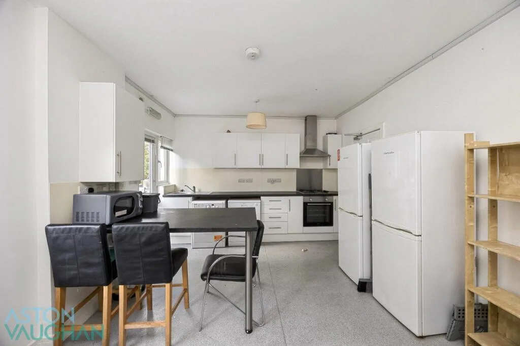 6 bedroom terraced house for rent