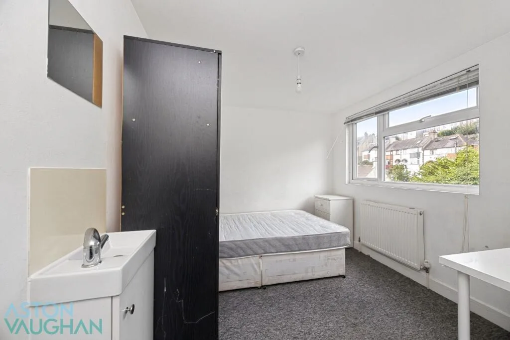 6 bedroom terraced house for rent