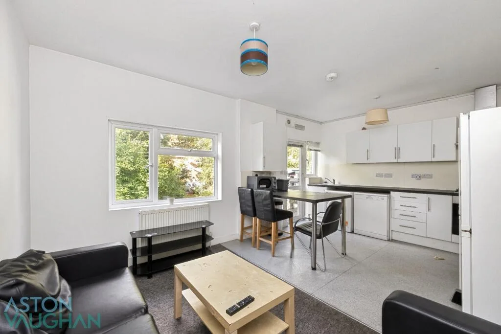 6 bedroom terraced house for rent