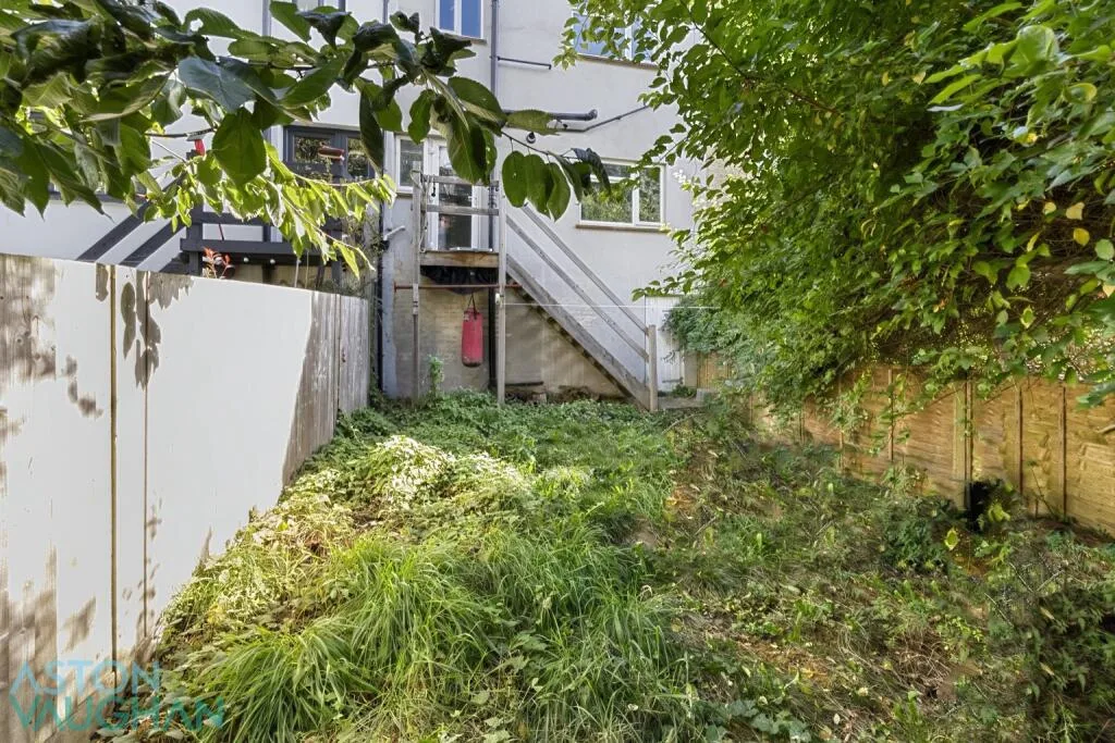 6 bedroom terraced house for rent