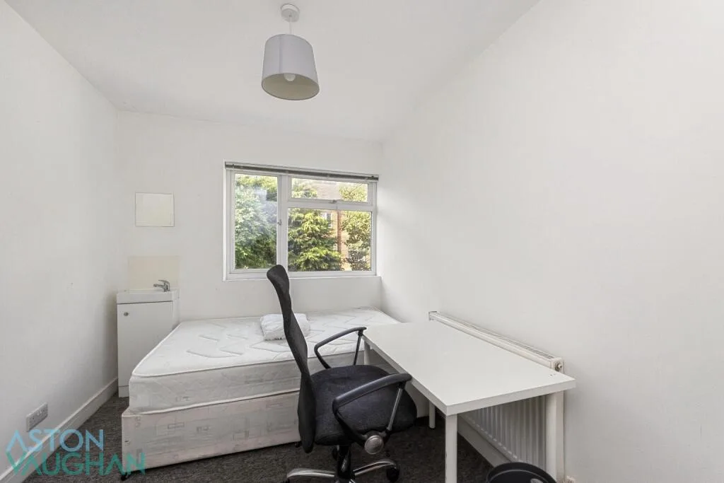 6 bedroom terraced house for rent