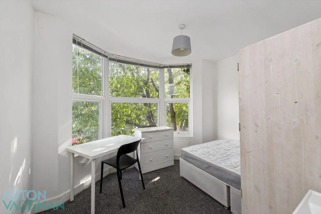 6 bedroom terraced house for rent