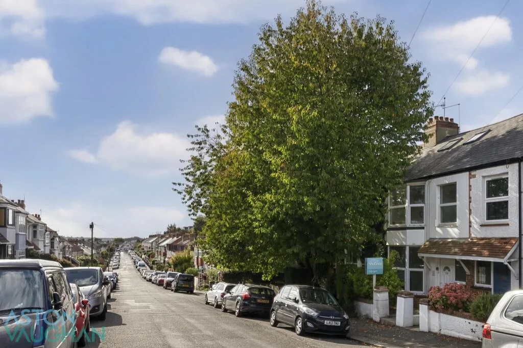 6 bedroom terraced house for rent
