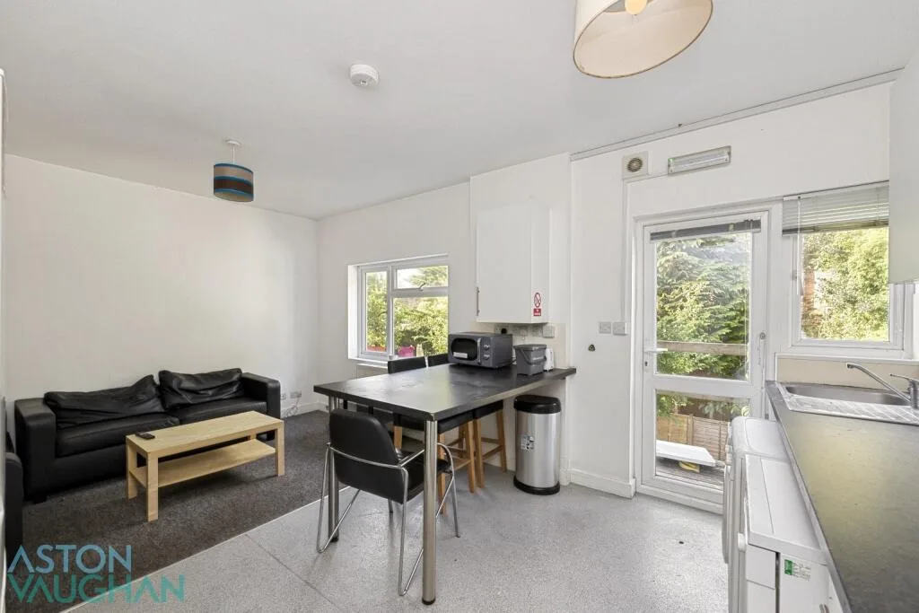 6 bedroom terraced house for rent