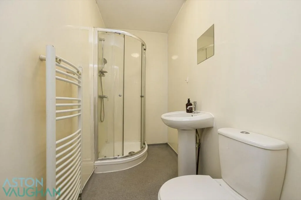 6 bedroom terraced house for rent