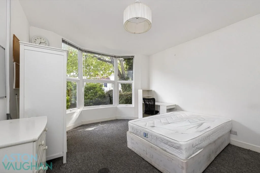 6 bedroom terraced house for rent