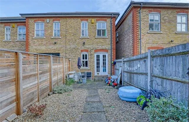 2 bedroom house for rent