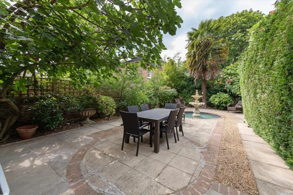 4 bedroom detached house for rent
