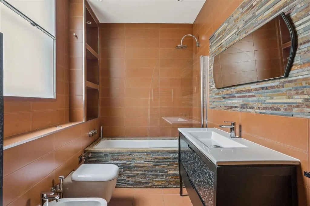 5 bedroom apartment for rent
