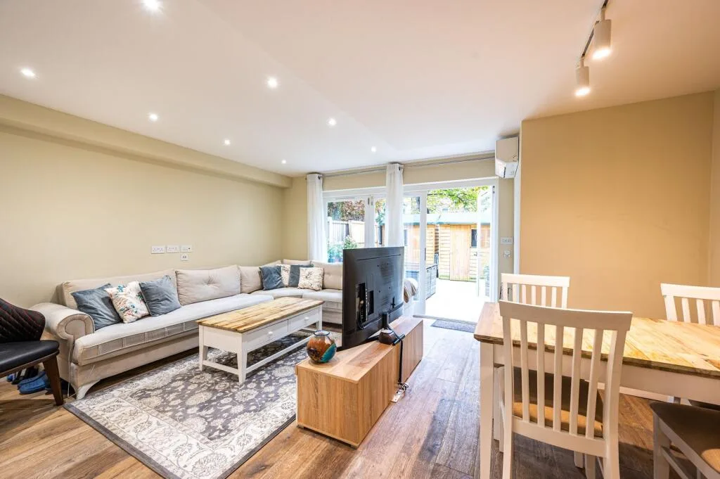 3 bedroom flat for rent