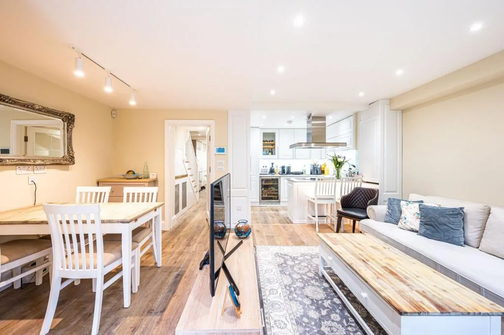 3 bedroom flat for rent