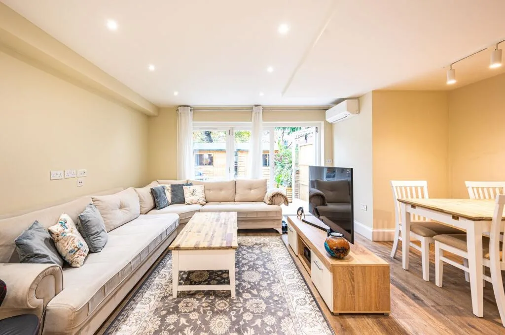 3 bedroom flat for rent