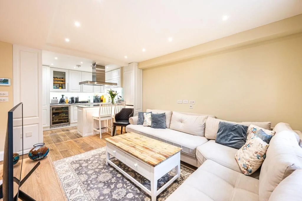 3 bedroom flat for rent